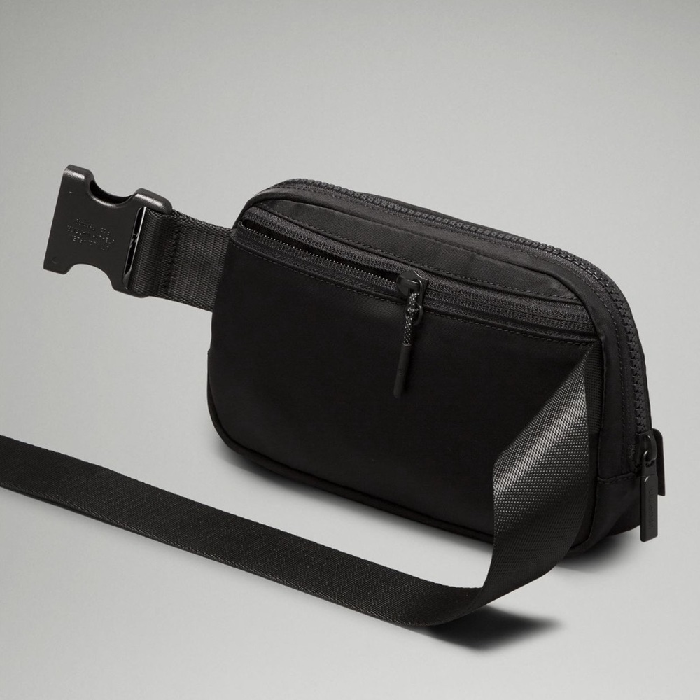 Lululemon Everywhere Belt Bag Black Crossbody Waist Bag Athletic Casual NWT - Picture 6 of 7